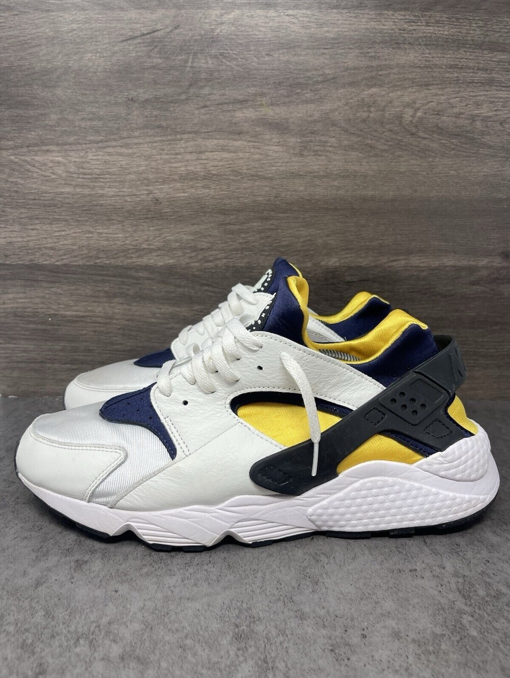 Nike Air Huarache Michigan Mens Size 13 White Navy Yellow Sneakers DD1068-107